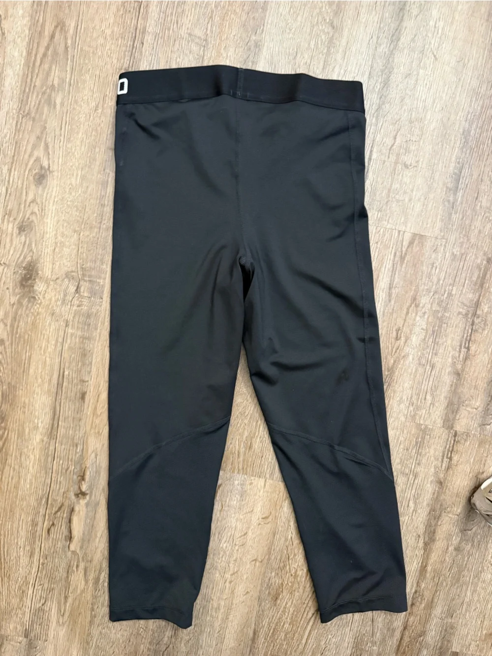 Nike Pro • Mid Rise Capri Leggings